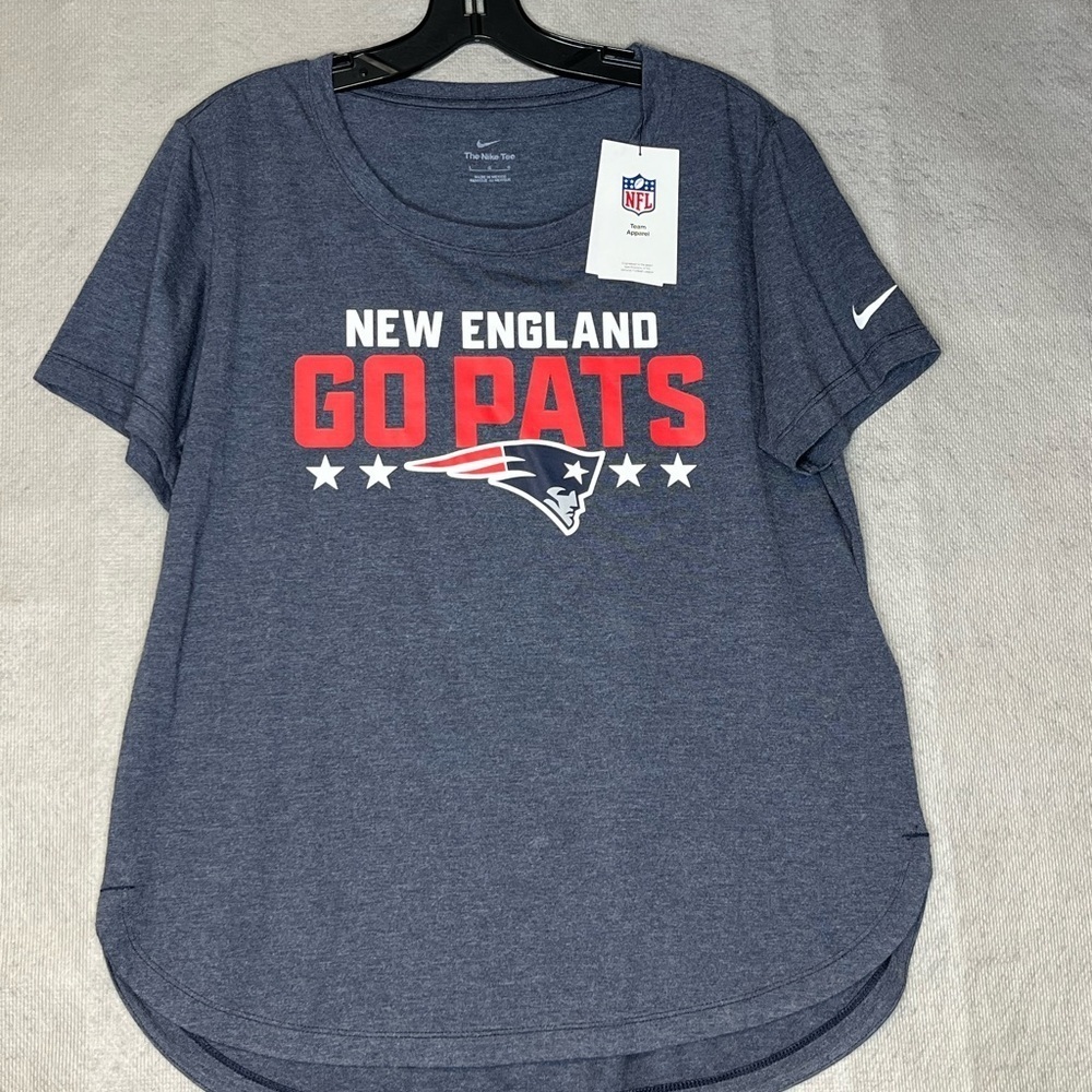 🆕 The Nike Tee Women’s Size Large Patriots Logo Short Sleeve Tee Fast Shipping